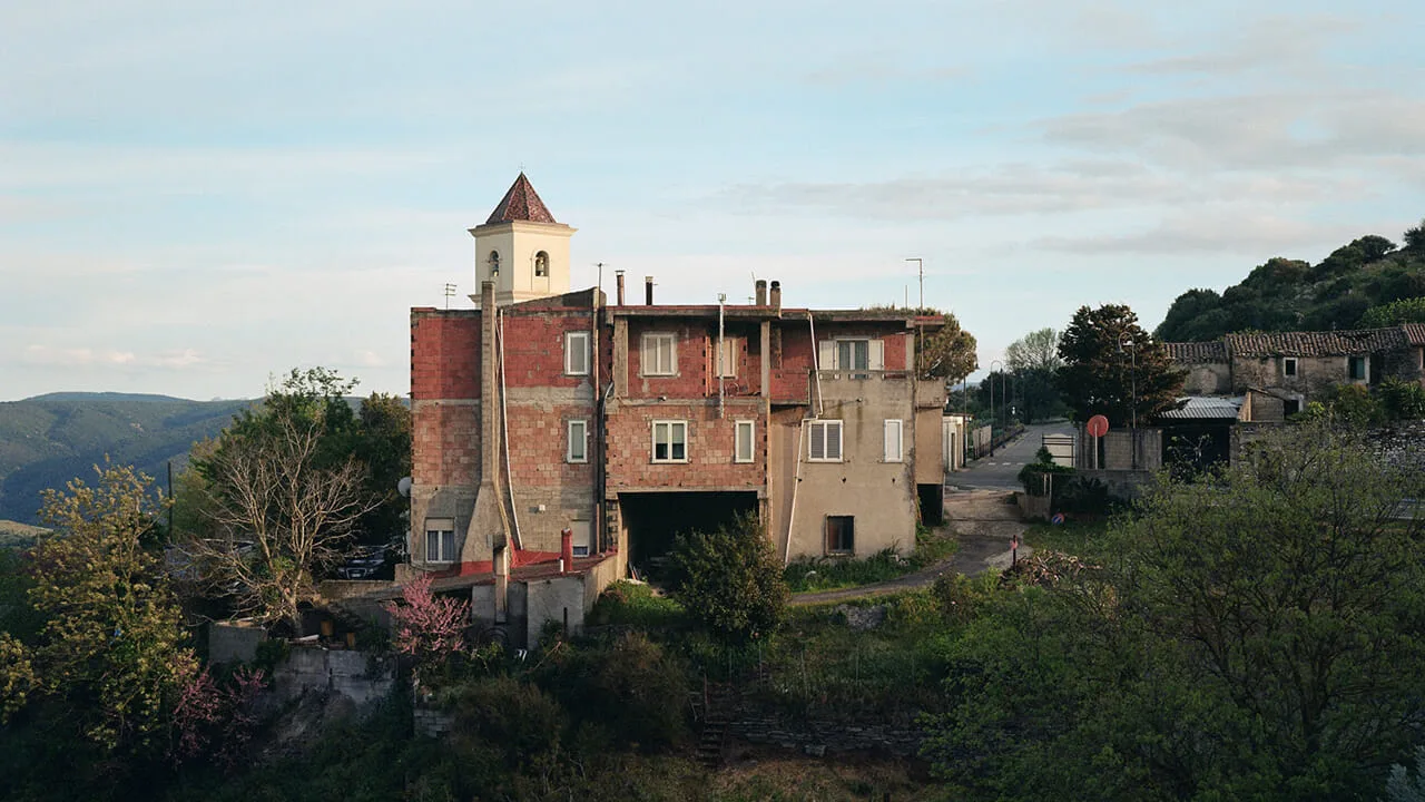 Raccontare il paesaggio con la macchina fotografica: a Cagliari il workshop di Cultìna con Simone Mizzotti. Info e costi a Cagliari Raccontare il paesaggio con la macchina fotografica: a Cagliari il workshop di Cultìna con Simone Mizzotti. Info e costi a Cagliari